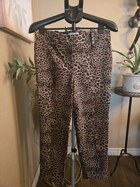 NWOT Cleo Petites Leopard Print Crop Pant